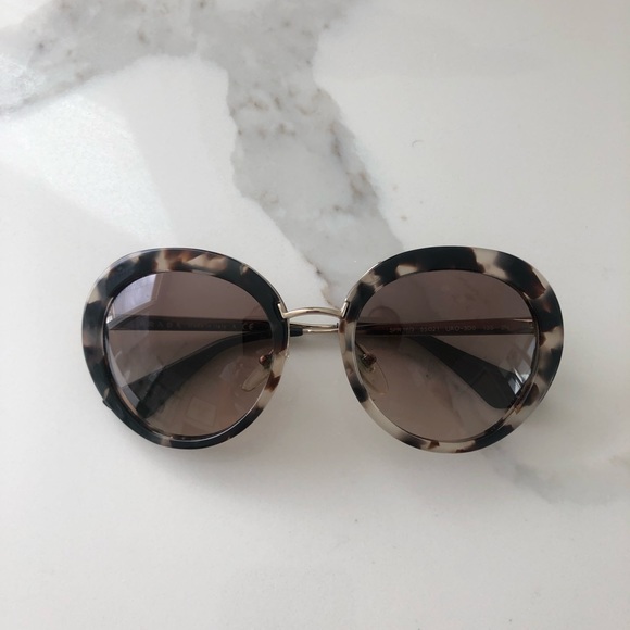 Prada sunglasses - Picture 4 of 9